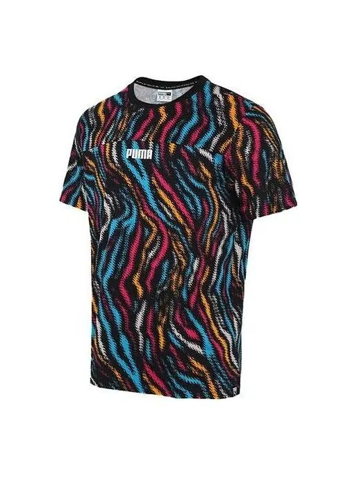 Футболка wild pack aop tee 'black' Puma — изображение 1 из 4, черный/синий/красный