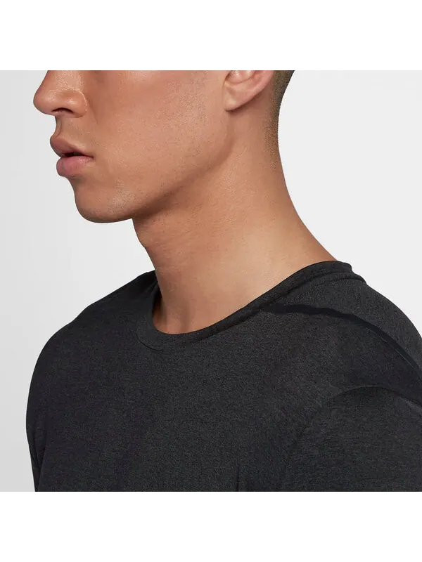 Футболка Nike Dri-Fit Solid Color Short-sleeved T-shirt 'Black' — изображение 2 из 4, черный