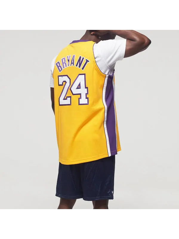 Майка Mitchell & Ness NBA Authentic Jersey 'Los Angeles Lakers - Kobe Bryant 2008-09' — изображение 4 из 4, желтый