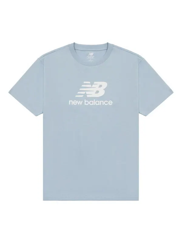 Футболка Essentials Stacked Logo Хлопковая футболка New Balance — изображение 1 из 2, синий/белый