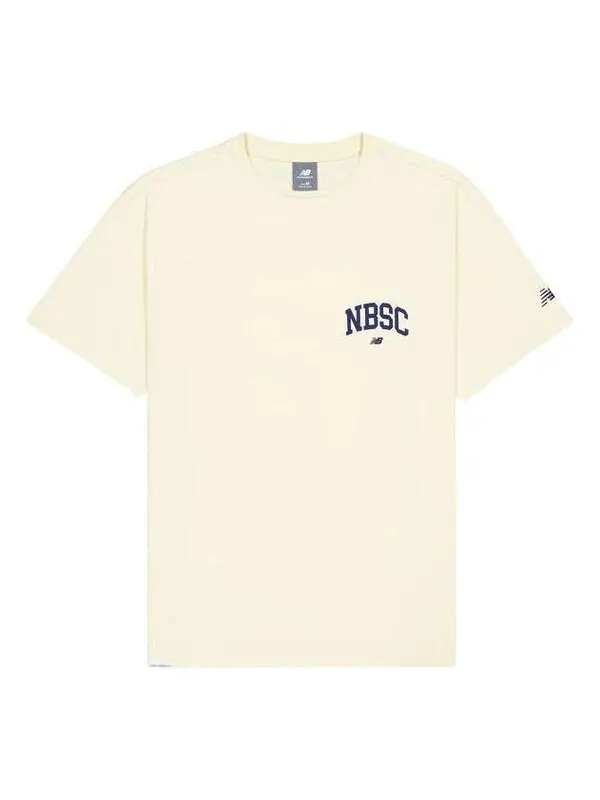 Футболка маленькие nbsc графические Футболка New Balance — изображение 1 из 2, бежевый/темно-синий