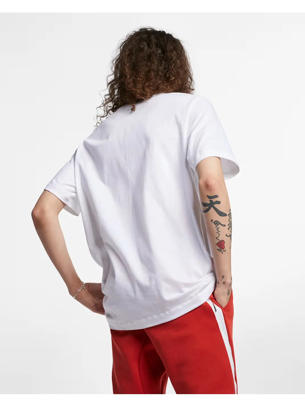 Футболка Nike Sportswear Club — изображение 2 из 7, белый