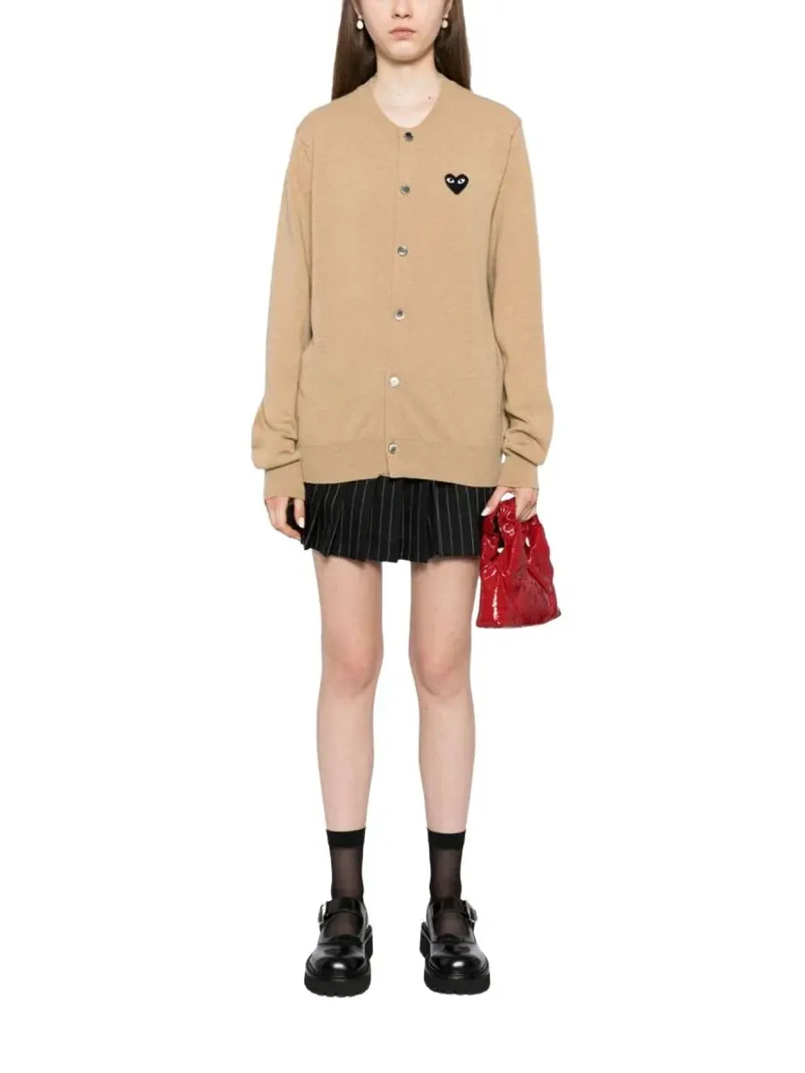 Кардиган с эмблемой COMME des GARCONS PLAY FW25, черный, бежевый, AX-N023-051-3 — изображение 2 из 6