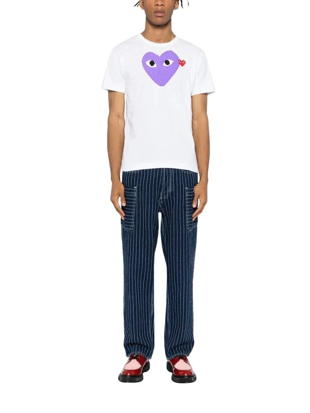 Футболка COMME des GARCONS PLAY SS25 с принтом красного и фиолетового сердца — изображение 2 из 6, белый