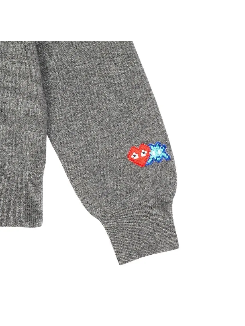 Кардиган COMME des GARCONS PLAY FW25 x Invader Double Pixel Heart Knitwear 'Grey' AZ-N086-051-3 — изображение 3 из 4, серый