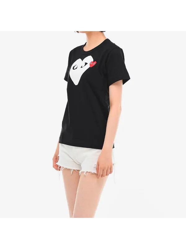 Футболка emblem heart tee 'black' Comme Des Garcons Play — изображение 2 из 4, черный