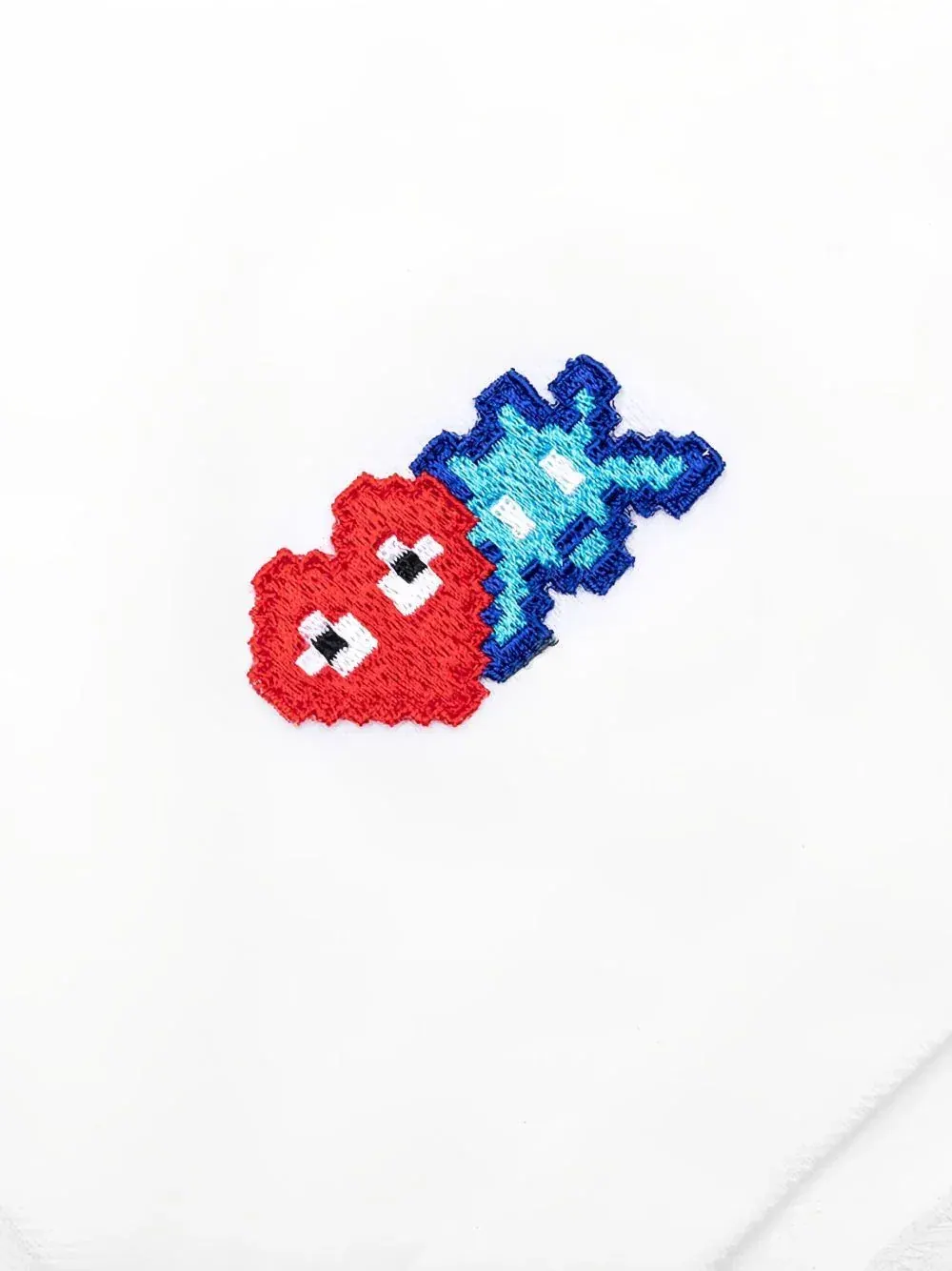Поло COMME des GARCONS PLAY SS25 x Invader Pixel Heart — изображение 3 из 4, белый
