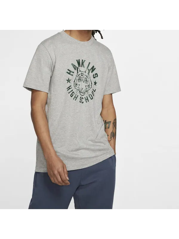 Футболка x stranger things tee crossover short sleeve us edition gray Nike — изображение 2 из 3, серый