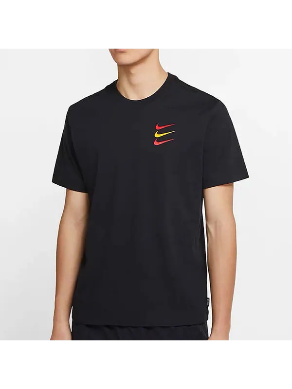 Футболка fc logo t-shirt 'black' Nike — изображение 3 из 4, черный/желтый/красный