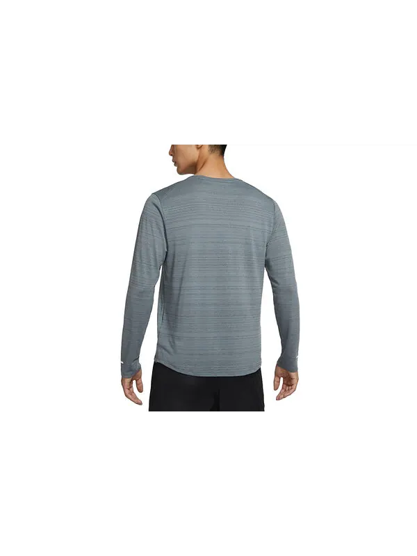 Футболка dri fit miler sports running gym long sleeves smoke grey grey Nike — изображение 2 из 3, серый