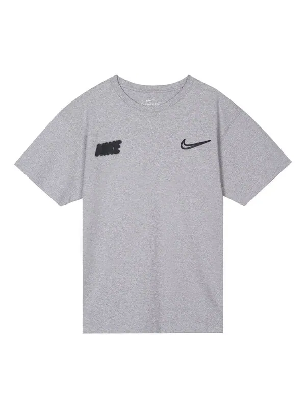 Футболка с алфавитом, логотипом, граффити, круглым вырезом, коротким рукавом, Nike — изображение 1 из 4, серый