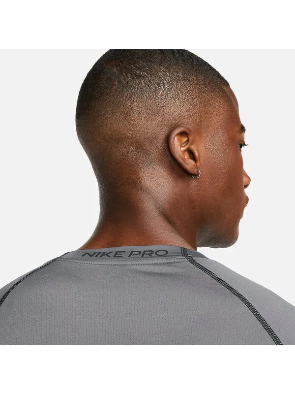 Футболка Nike Pro Dri-FIT Tight Short Sleeve Tops 'Grey' — изображение 3 из 4, серый