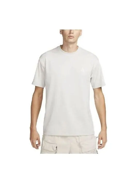 Футболка acg t-shirt 'light iron ore summit white' Nike — изображение 1 из 2, светлый/белый
