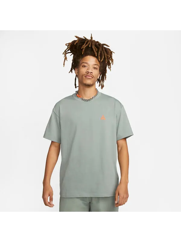 Футболка Nike ACG T-Shirt 'Mica Green' — изображение 2 из 4, зеленый