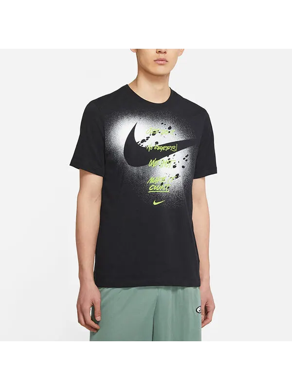 Футболка m nk graphic ss футболка с большим принтом алфавита спортивная с коротким рукавом Nike — изображение 4 из 4, черный