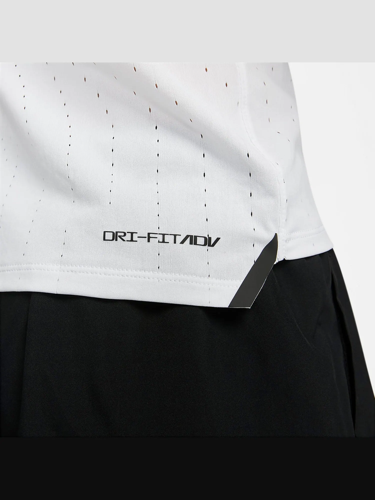 Спортивный топ Nike Dri-FIT ADV AeroSwift Top 'White' DM4625-100 — изображение 4 из 4, белый
