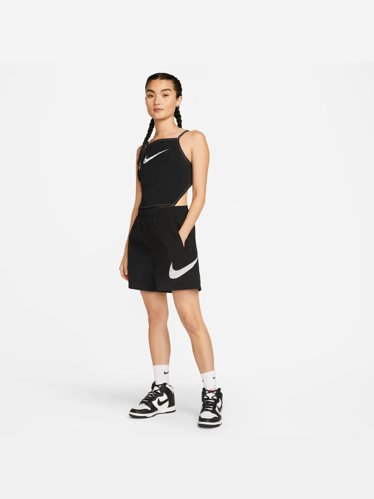 Шорты (WMNS) Nike Sportswear Essential High-Rise Woven Shorts 'Black' — изображение 5 из 5, черный