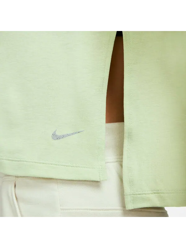 Футболка (WMNS) Nike Dri-FIT One Luxe 'light olive' — изображение 4 из 4, светлый оливковый