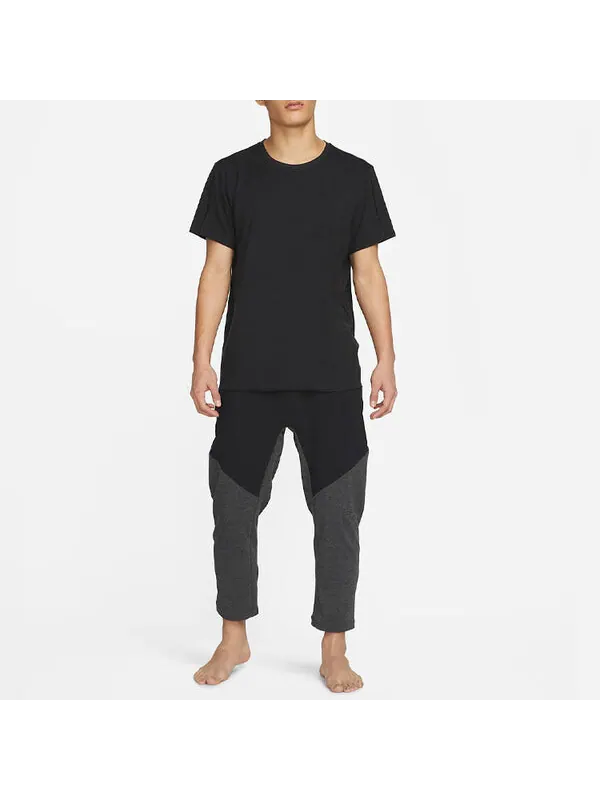 Футболка Nike Yoga Dri-Fit Solid Color Round Neck Short Sleeve Black — изображение 2 из 4, мульти