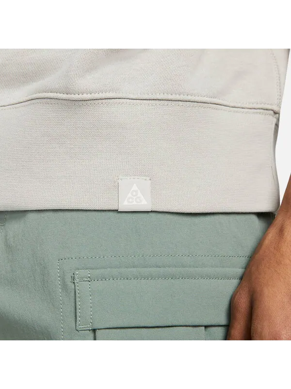 Футболка acg dry fit short sleeve french terry crew 'light iron ore' Nike — изображение 3 из 4, светлый/белый