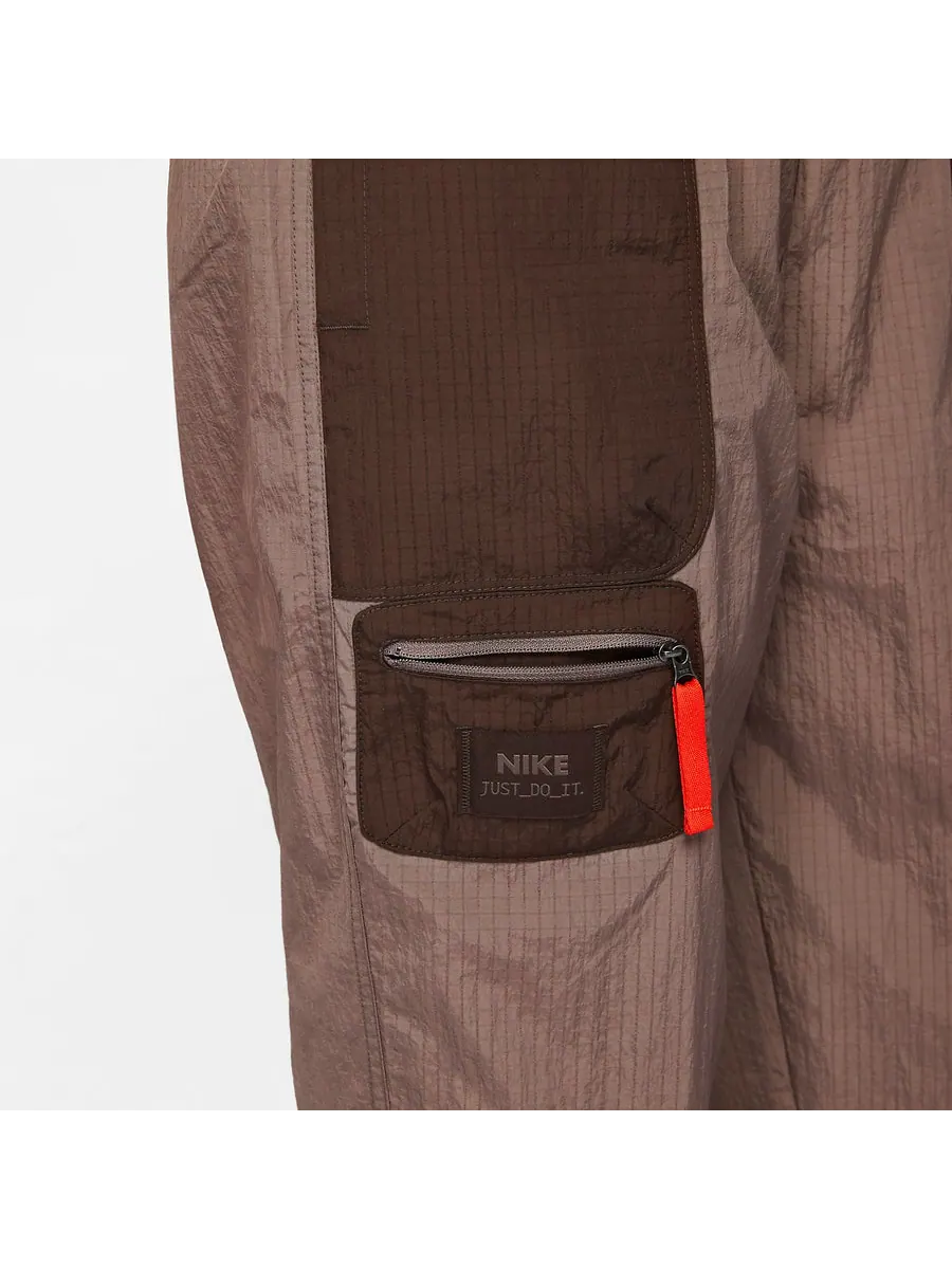 Спортивные брюки (WMNS) Nike Sportswear City Utility High-Waist Woven Pants 'Brown' — изображение 4 из 6, коричневый