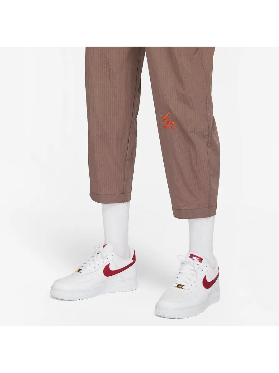 Спортивные брюки (WMNS) Nike Sportswear City Utility High-Waist Woven Pants 'Brown' — изображение 5 из 6, коричневый