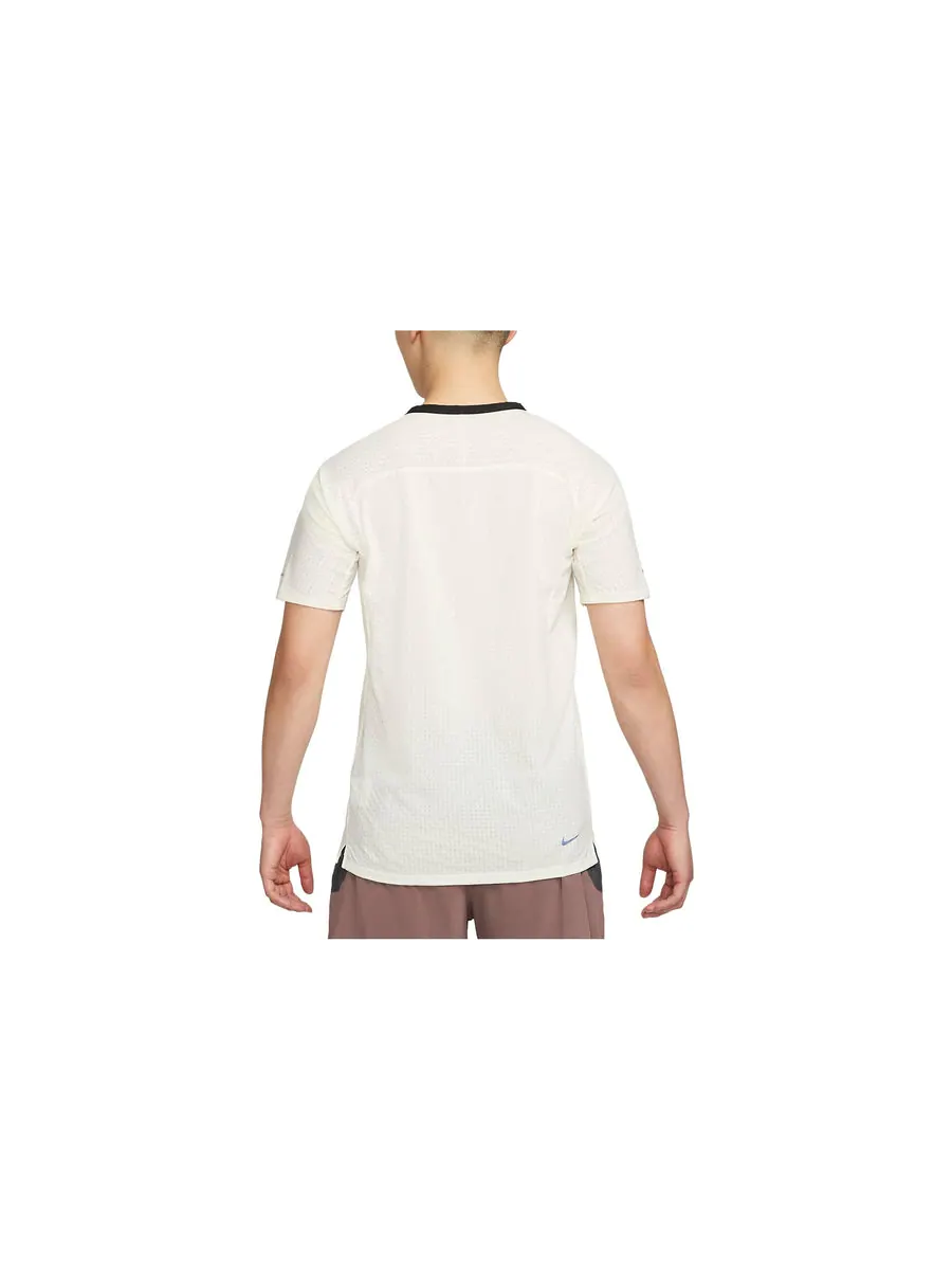Футболка Nike Dri-FIT Trail Solar Chase Short Sleeve Trail Running T-Shirt 'Coconut Milk' — изображение 2 из 3, бежевый