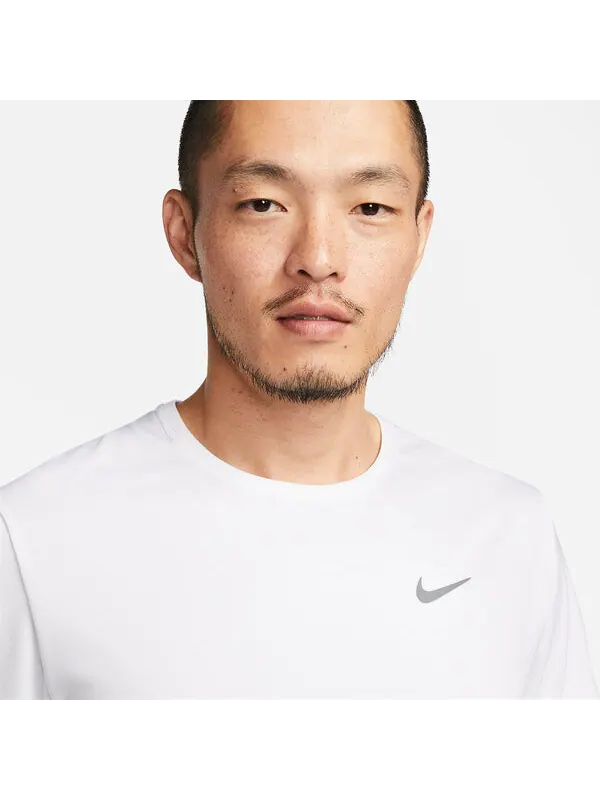 Футболка Nike Dri-FIT UV Miler T-shirt 'White' — изображение 2 из 4, белый