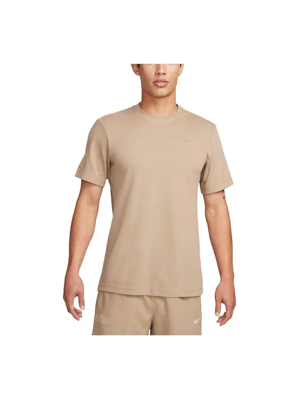 Футболка dri-fit primary t-shirt 'tan' Nike — изображение 1 из 3, бежевый
