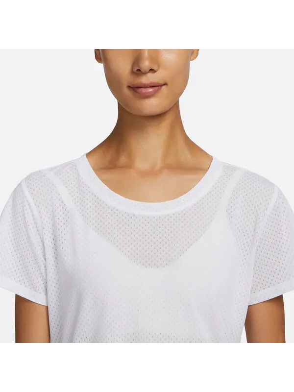 Футболка (WMNS) Nike Dri-Fit One Breathe T-shirt 'White' — изображение 3 из 4, белый