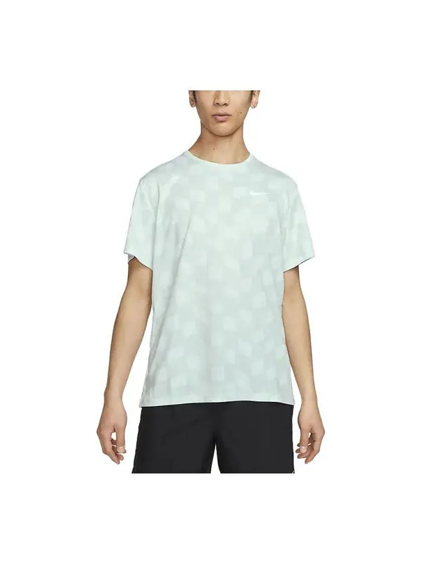 Футболка Nike Dri-FIT Miler Short-Sleeve Running Top 'Green' — изображение 1 из 4, зеленый