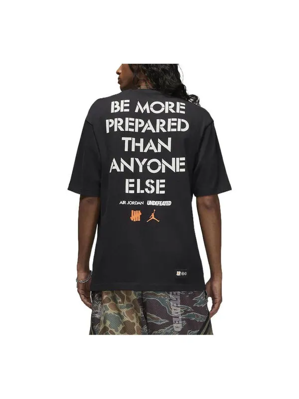 Футболка tee x undefeated Air Jordan — изображение 1 из 3, белый/черный/серый