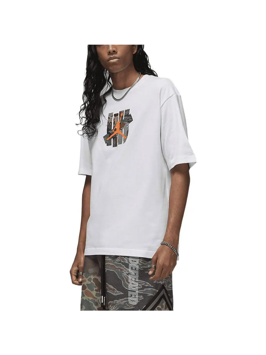 Футболка Air Jordan x Undefeated T-Shirt 'White' — изображение 3 из 4, белый