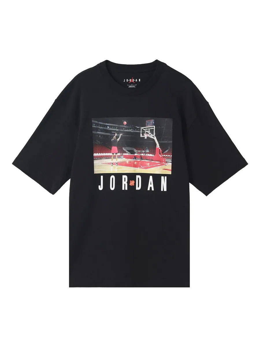 Футболка Air Jordan x Undefeated T-Shirt Asia Sizing 'Black' — изображение 1 из 5, черный