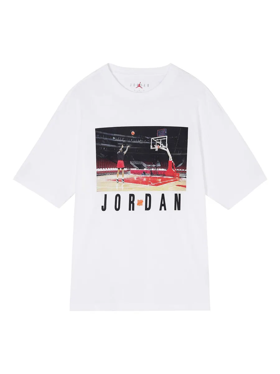 Футболка Air Jordan x Undefeated T-Shirt 'White' — изображение 1 из 2, белый