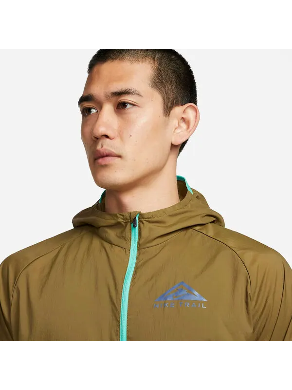 Куртка Nike Trail Aireez lightweight trail running jacket 'Olive Green' — изображение 2 из 4, оливковый/зеленый