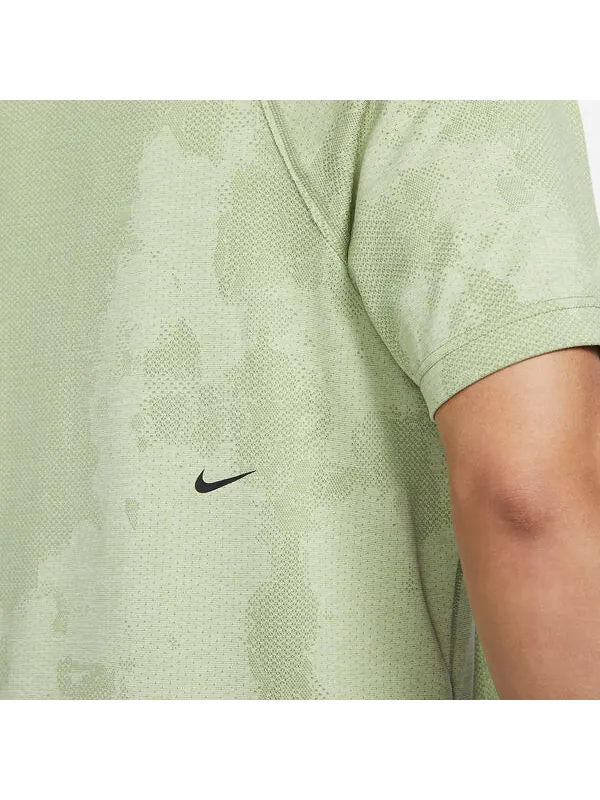 Футболка Nike Dri-FIT ADV A.P.S. Short-Sleeved Fitness Top 'Olive Aura' — изображение 2 из 4, зеленый
