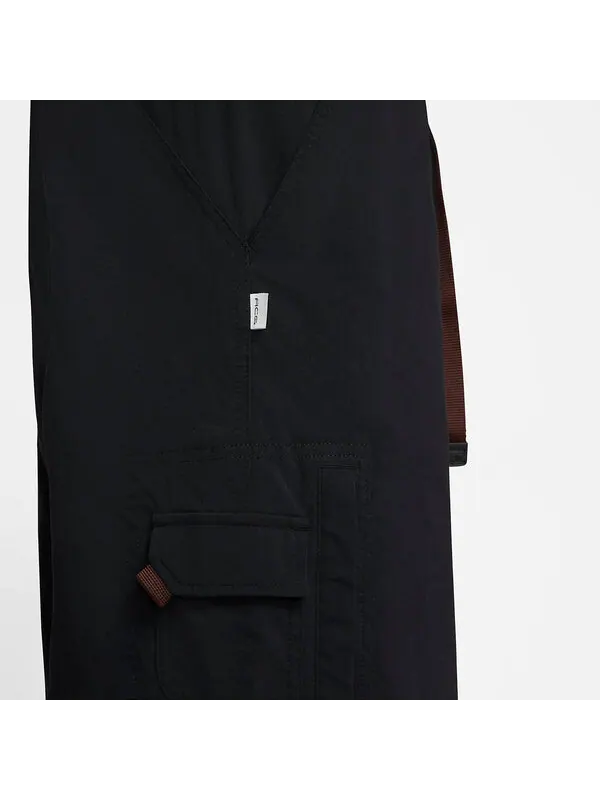 Брюки Nike ACG Caps Cargo Pants 'Black' — изображение 4 из 4, черный/белый