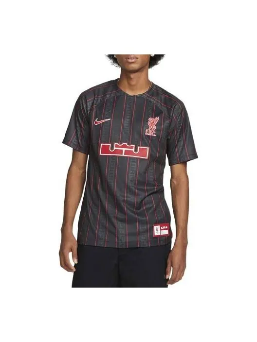 Майка Nike LeBron x Liverpool F.C. Dri-FIT Stadium Soccer Jersey 'Anthracite Gym Red', цвет — изображение 1 из 3, красный