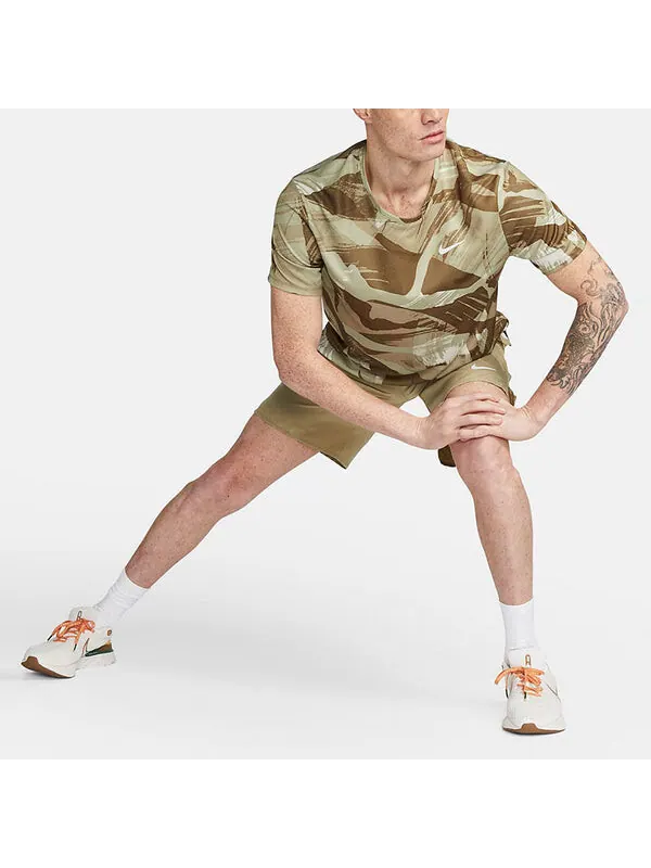 Футболка Nike Dri-Fit Miler Camouflage Running T-Shirt 'Hazel Rush' — изображение 3 из 3, коричневый/мульти