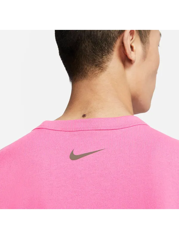 Футболка с надписью «Просто сделай это» с нагрудным карманом Nike — изображение 3 из 4, розовый/мульти