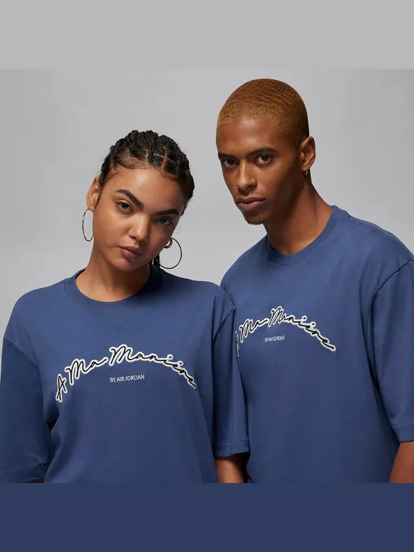 Футболка Air Jordan x A Ma Manire T-shirt Aisa Sizing 'Mystic Navy' — изображение 3 из 4, темно-синий