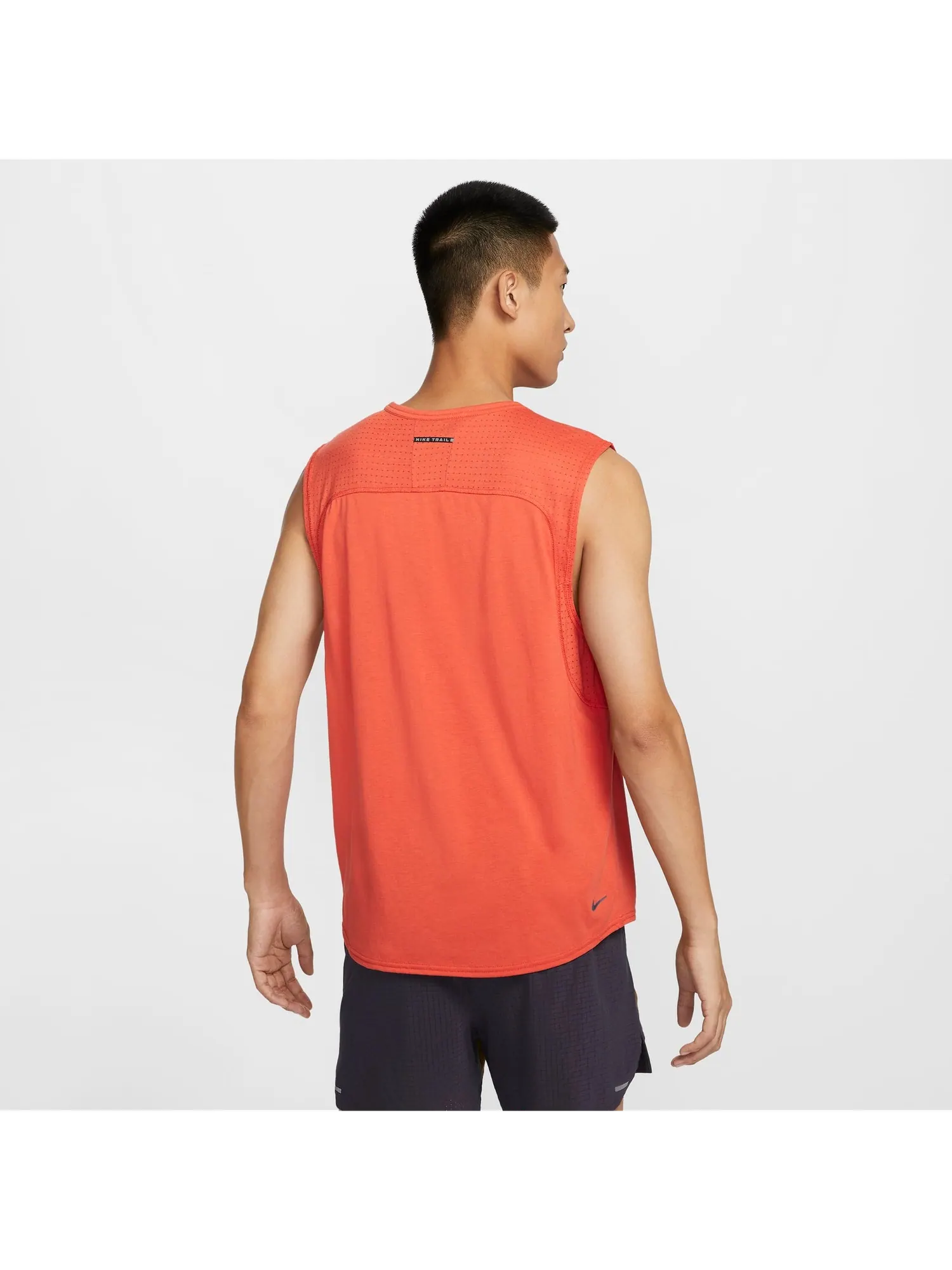 Спортивный топ Nike Solar Chase Dri-FIT Sleeveless Running Top 'Orange' FN3310-846 — изображение 2 из 5, оранжевый