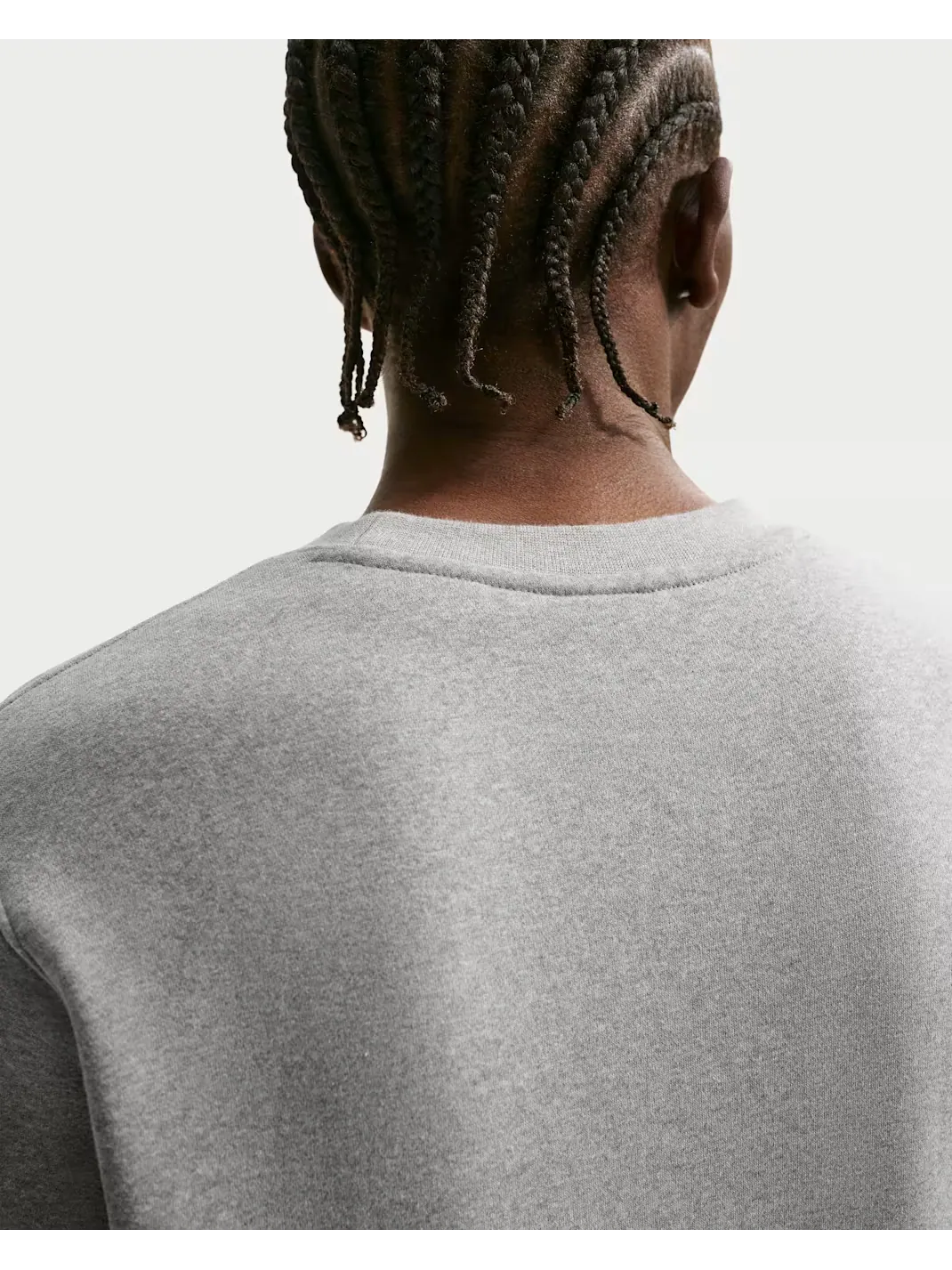 Свитшот Nike Club Fleece Crew, темно-серый меланж/белый — изображение 5 из 8, темный серый/белый