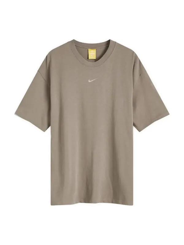 Футболка x nocta big body cs t-shirt 'olive grey' Nike — изображение 1 из 2, оливковый серый