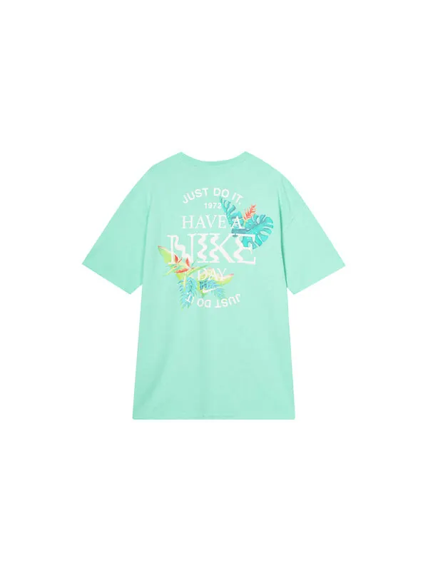 Футболка Nike Sportswear Premium Essential Pocket T-Shirt 'Lake Green' — изображение 2 из 4, зеленый/мульти