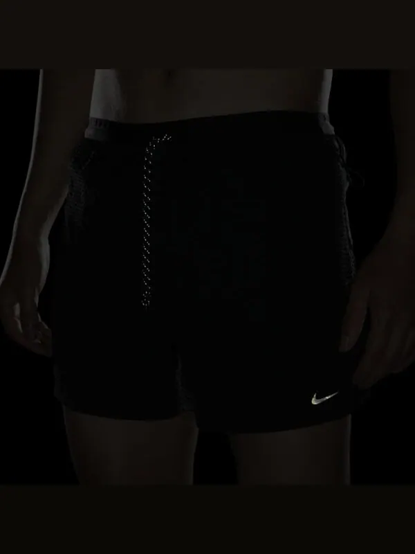 Шорты dri-fit adv running division shorts 'black' Nike — изображение 4 из 4, черный