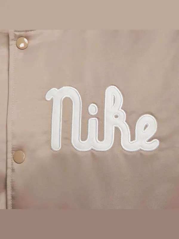 Куртка Nike Dugout Loose Satin Jacket Asia Sizing 'Khaki Sail' — изображение 3 из 4