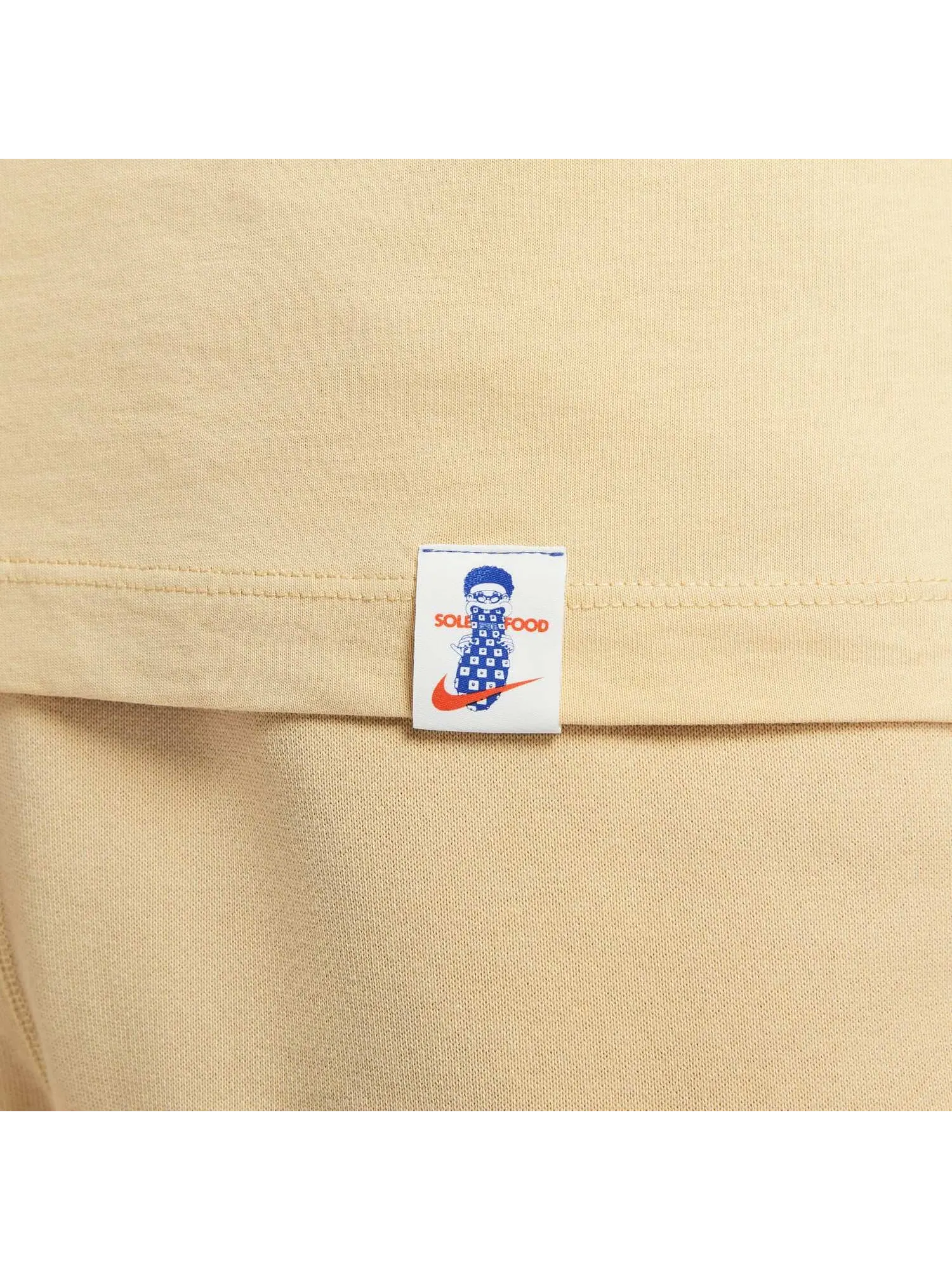Футболка Nike NSW Logo T-Shirt Asia Sizing 'Beige' — изображение 4 из 4, бежевый