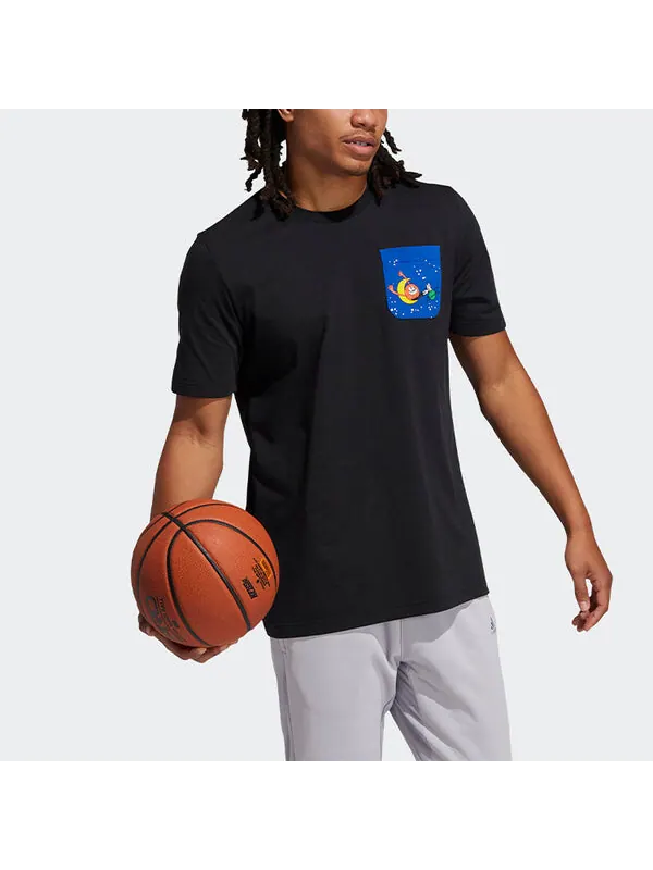 Футболка lil stripe pckt cartoon printing basketball sports round neck short sleeve black Adidas — изображение 2 из 4, черный